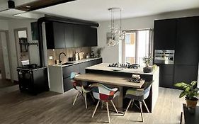 Luce Deluxe Apartment Near The Station